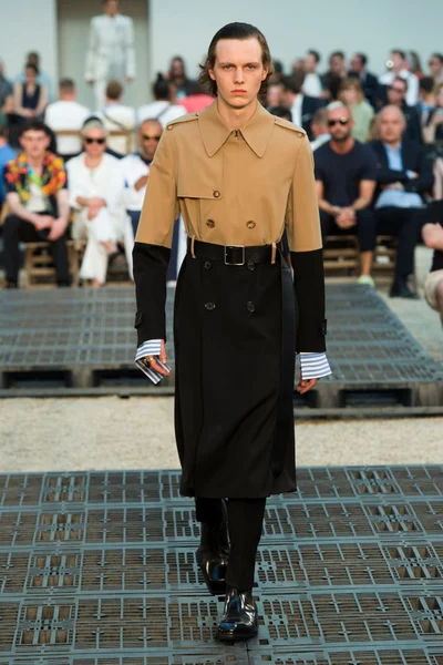 Look 11